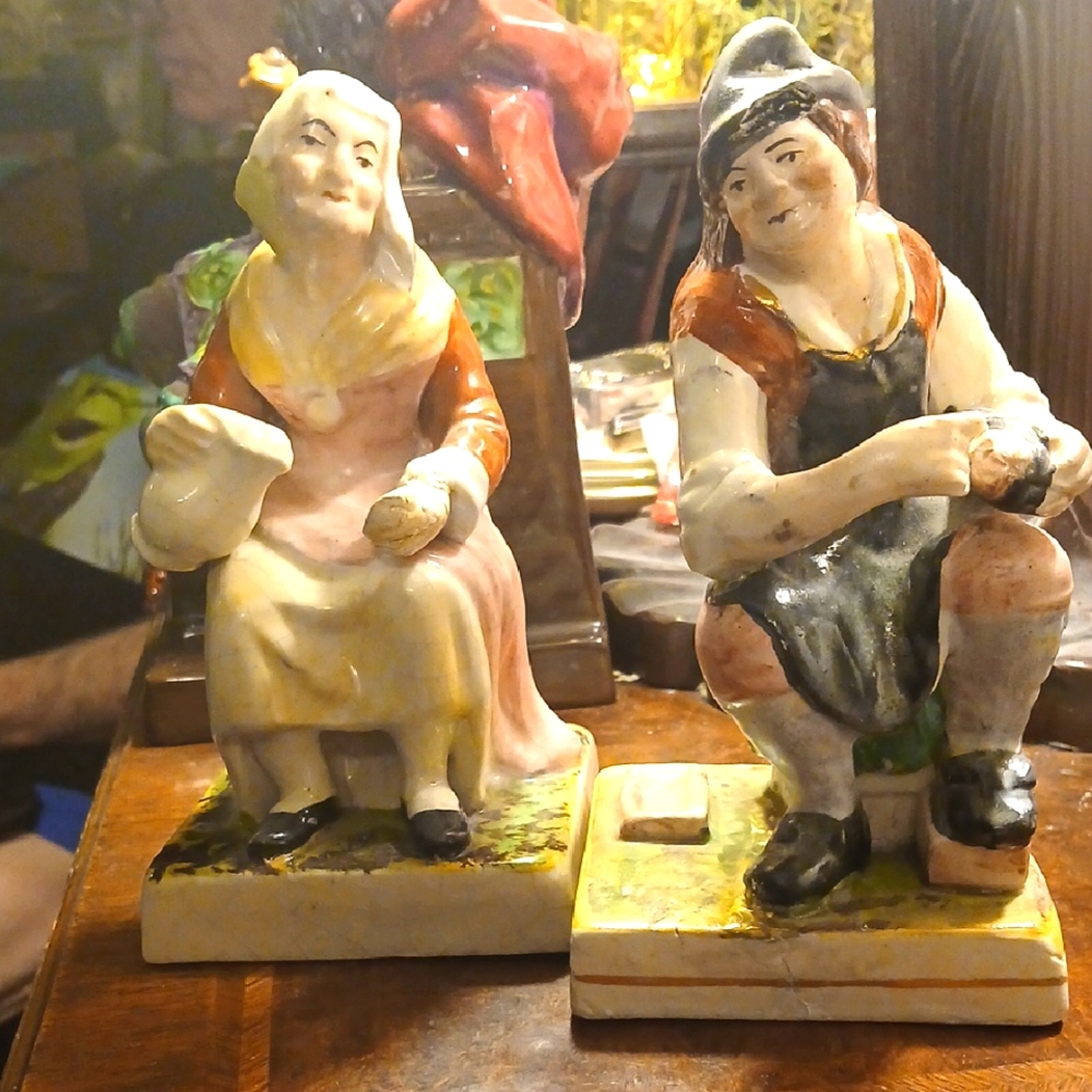 Charming Staffordshire pottery Figurine Set - Multicolor, Victorian 1870 / 80s.